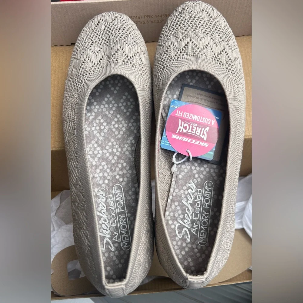 NWT CLEO’s by SKECHERS “Darling Spirit” Women’s taupe Slip On shoes Size 8.5 - Picture 2 of 6